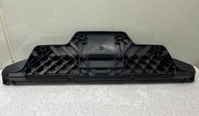 4m0807329 Audi Q7 Rear Bumper Center Lower Support Bracket Retainer Plate Oem 2017-2019