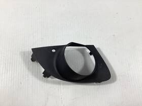 7142180 Bmw 2006 - 2008 750i Front Right Bumper Fog Light Trim / Bezel Oem