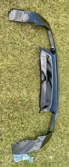 23449955 Chevrolet 2016 2017 2018 Camaro Rear Bumper Lower Valance Diffuser Oem