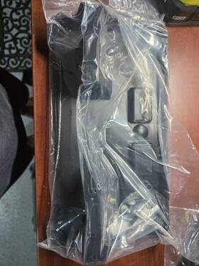 84913705 Chevrolet 24-25 Silverado 2500 3500 Front Bumper License Plate Bracket Mount Oem