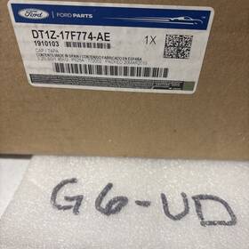 Dt1z-17f774-ae Ford Genuine Oe Cap - Bumper End