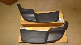 12335818 General Motors 12335817 Nos Chevy #12335817 And Bumper Step Pads. 2002-2007 Trailblazer. Envoy