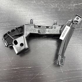87853859 General Motors 2022-2025 Cadillac Lyric Front Right Rh Bumper Fender Fascia Guide Oem