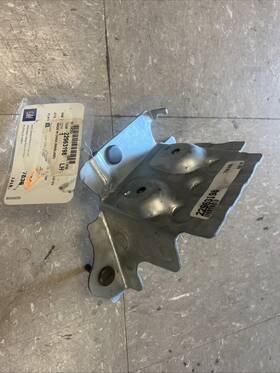 22963198 Gm # L/h Rear Bumper Impact Bar Anchor Bracket New / Oe