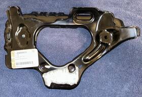 84666933 Gm New Oem Body Side Front Driver Bumper Bracket 19-22 Silverado