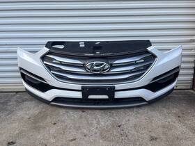 P1702060179 Hyundai 17-18 Santa Fe Sport Front Bumper Cover Grille Without Fog Lamps Oem White