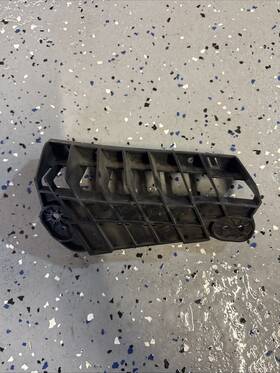 62229-5ca0a Infiniti 2017 - 2024 Q60 Left Headlight Bracket Retainer