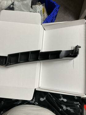 13ds-r-1611m Oem Dodge Ram 1500 Bumper End Left Outter Cover Bracket #13ds-r-1611m