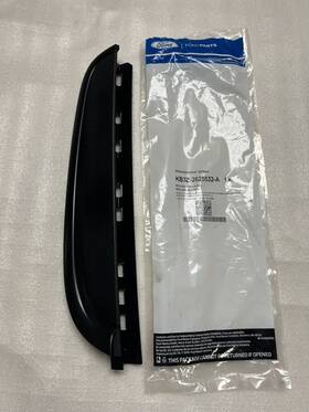 Kb3z2625532a Oem 2019 - 2022 Ford Ranger Right Rear Door Exterior Molding New