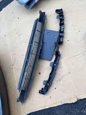 1050211-00-h Tesla 104774000h Model X Fascia Front Grille And Closing Panel 2015-2020