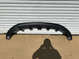 1932384-00-b Tesla 25-27 Model Y Juniper Front Bumper Lower Valance Spoiler 1932384 /cracked