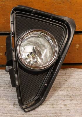 52030-42050 Toyota 2015-2018 Rav4 Right Passenger Bumper Fog Light Cover Rh Oem