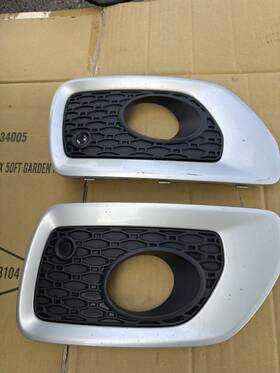 30744506 Volvo 2008-2013 Xc70 Fog Light Bezels With Silver Trim Accents Oem